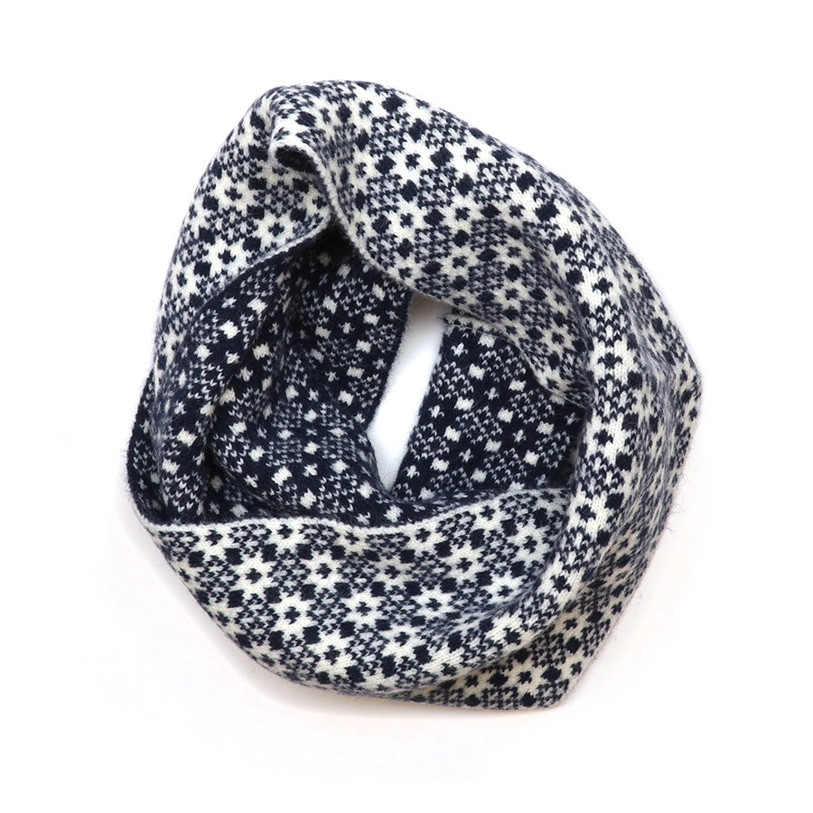 Astrid navy and cream scandi star snood