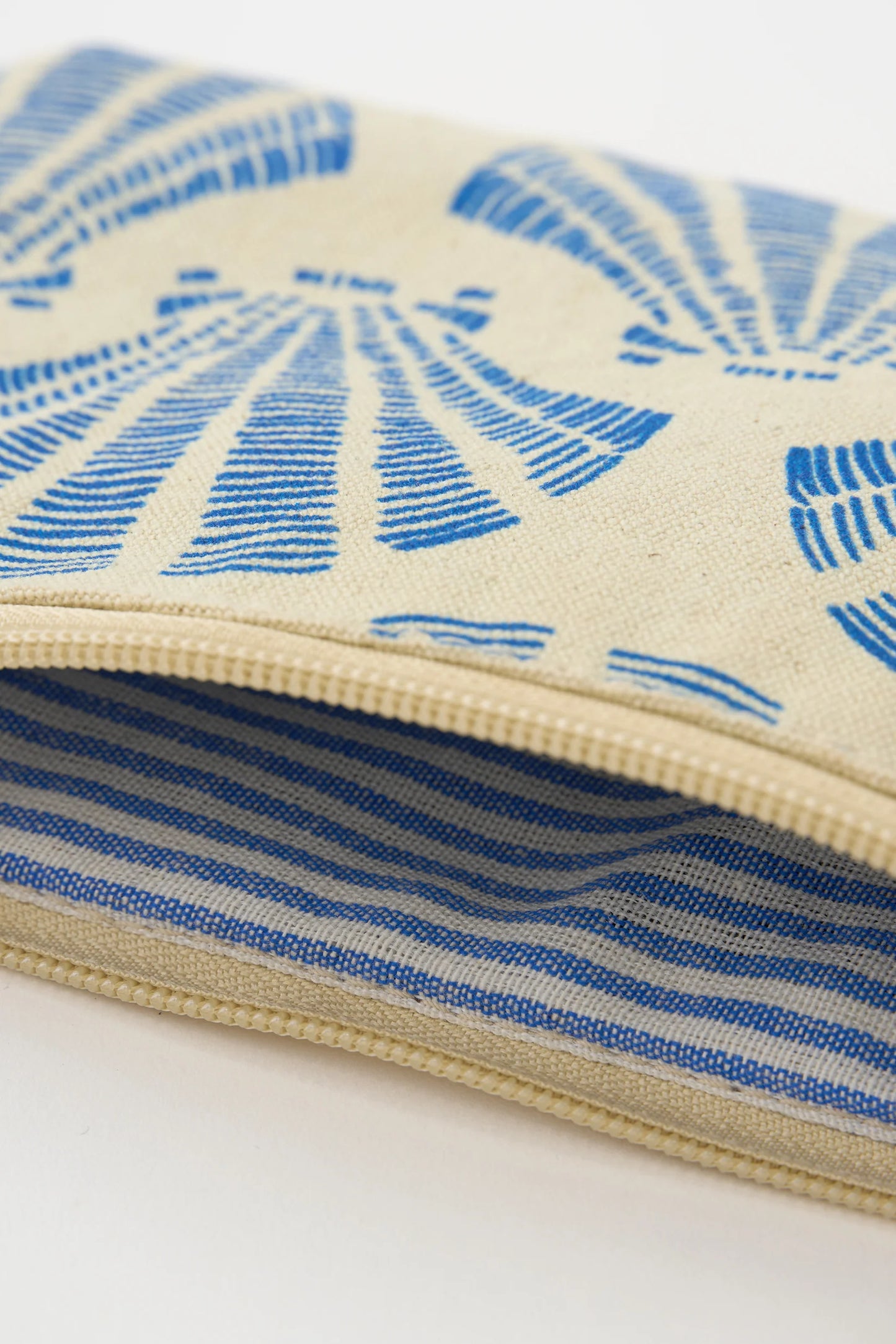 Shells clutch bag
