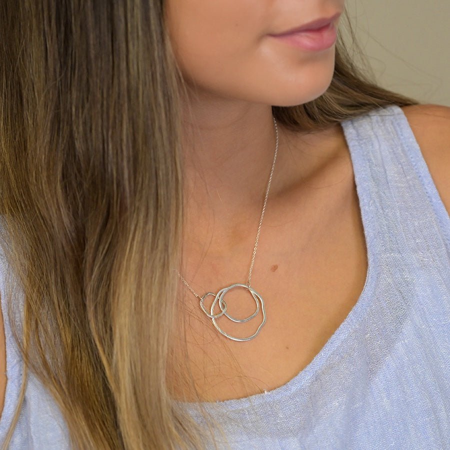 Sterling silver hammered linked hoops necklace