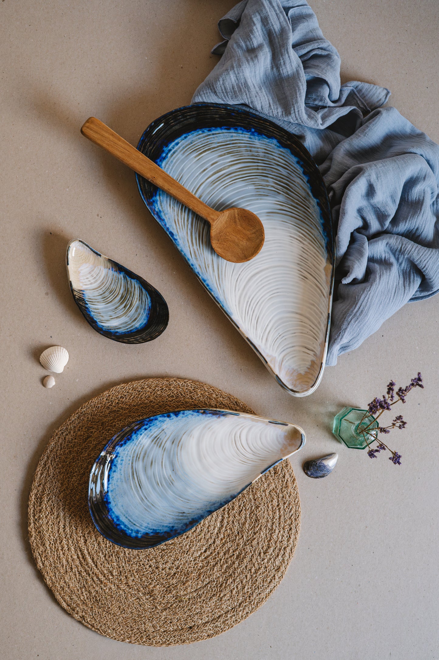 mussel-shaped tray - medium
