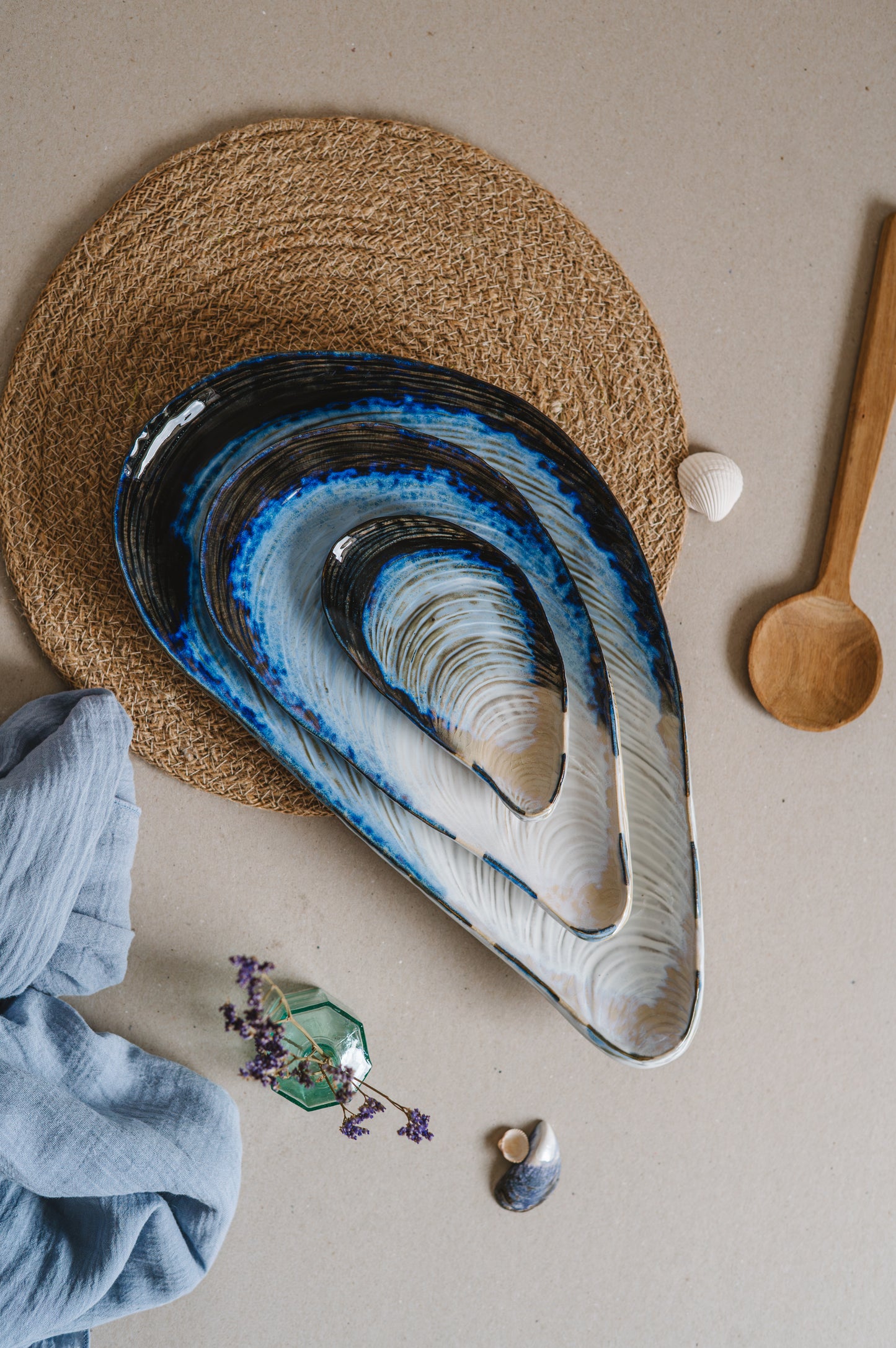 mussel-shaped tray - medium