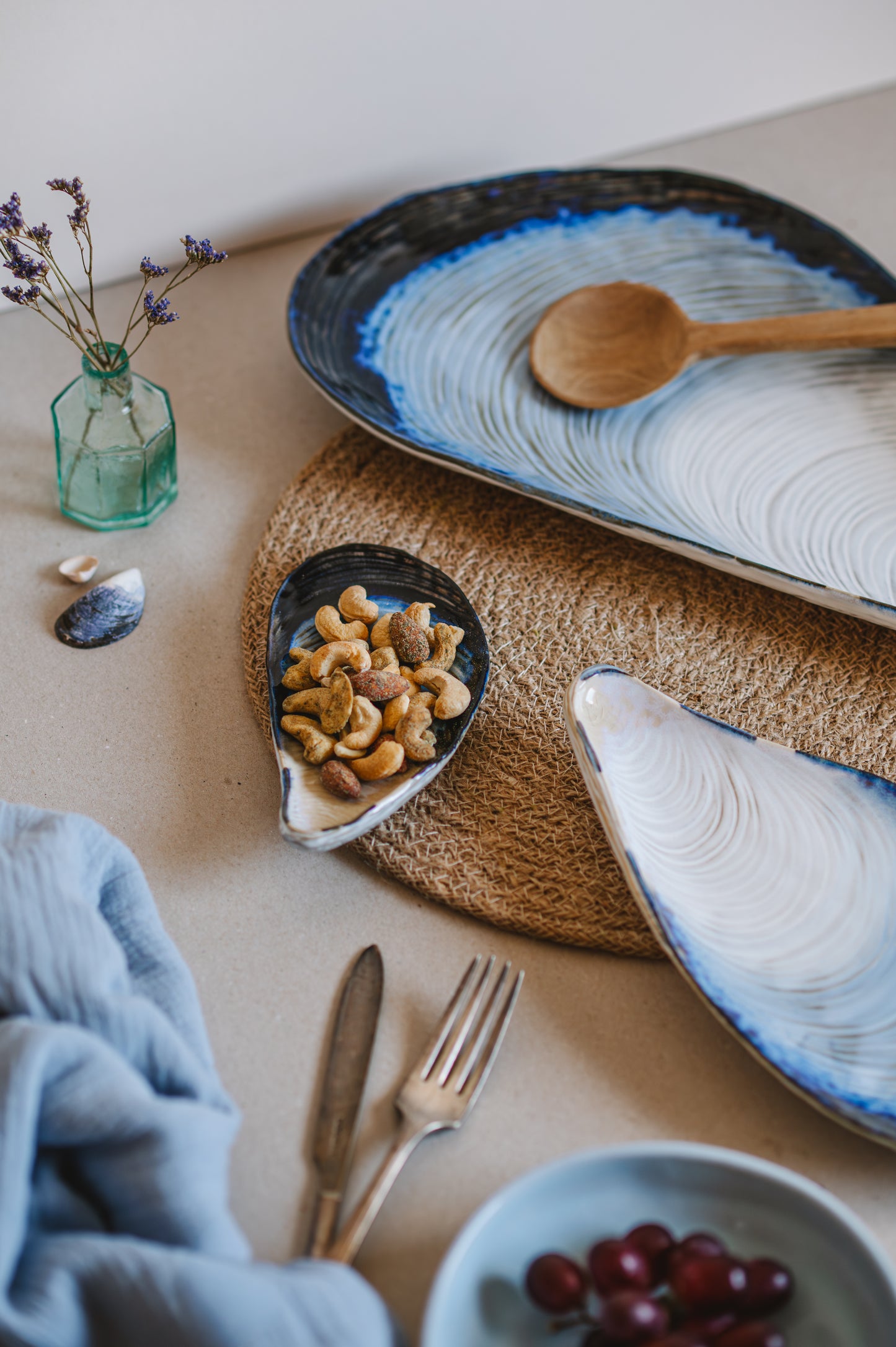 mussel-shaped tray - medium