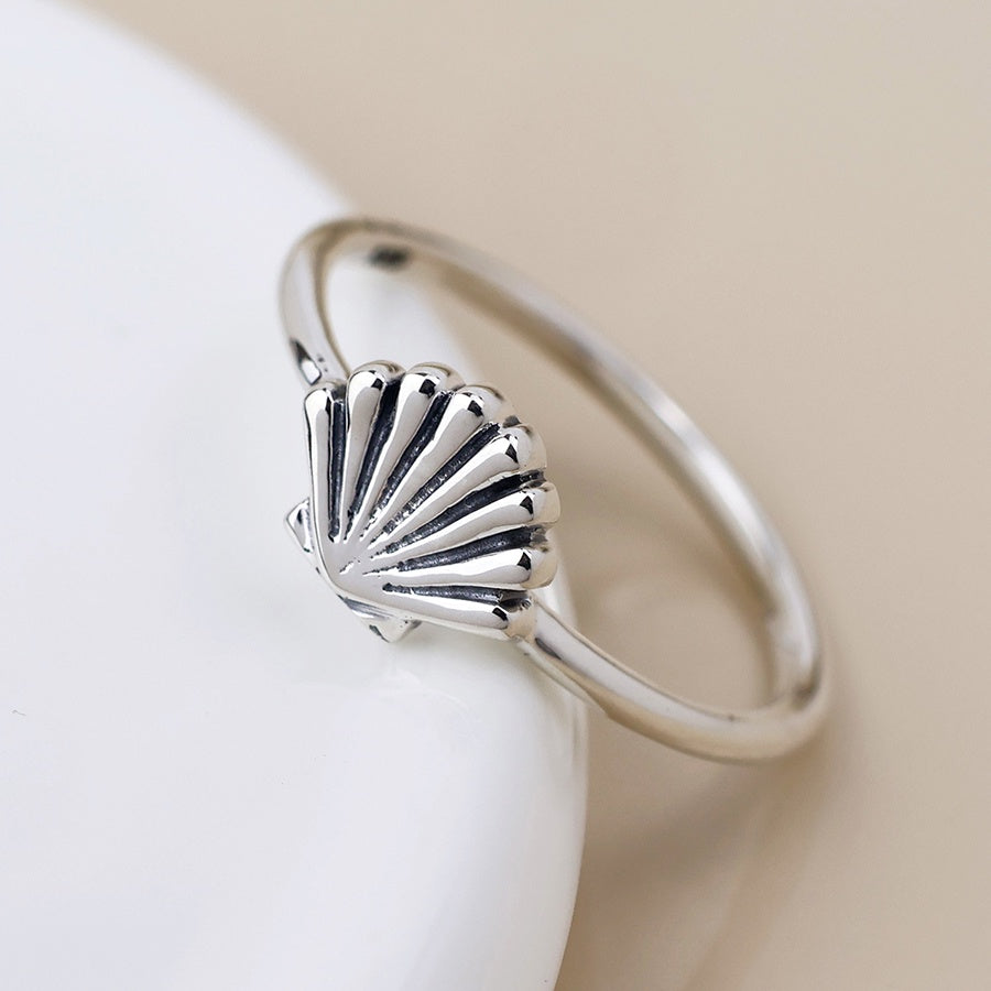 Sterling silver mini shell ring (size large 58)