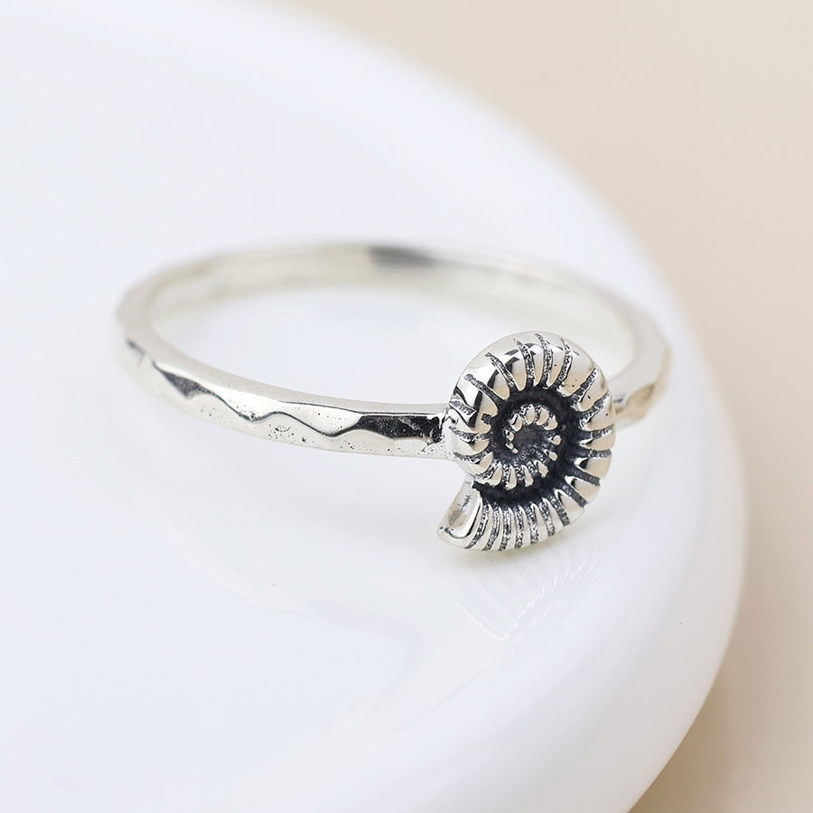 Sterling silver mini ammonite ring (size med 56)