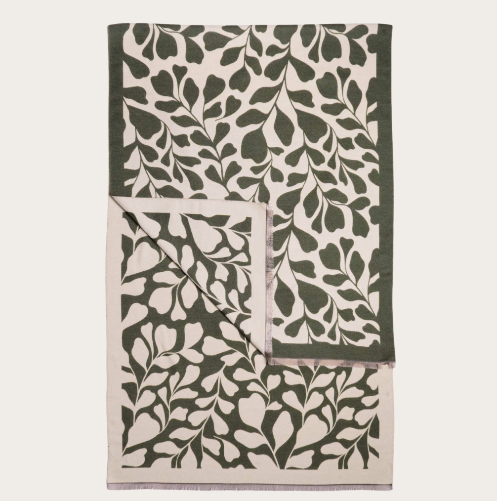 Wrap/scarf fig leaf print with fringed edge green